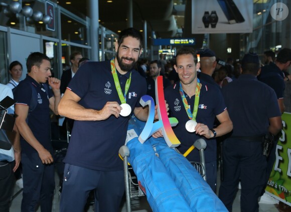 Luka Karabatic et Renaud Lavillenie - Arrivées des athlètes des jeux olympiques de Rio 2016 à l'aéroport de Roissy. Le 23 août 2016.