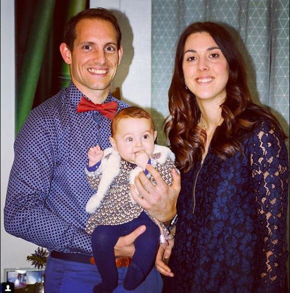 Renaud Lavillenie et sa compagne Anaïs Poumarat - Premières fêtes de fin d'année avec leur fille Iris, 5 mois. Instagram le 31 décembre 2017.