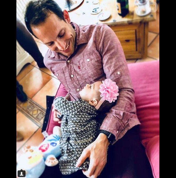 Renaud Lavillenie fête son premier Noël avec sa fille Iris, 5 mois. Instagram le 25 décembre 2017. 