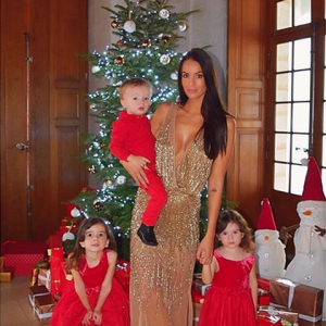 Jade Lagardère et ses trois enfants fêtent Noël. Décembre 2017.