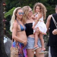 Candice Swanepoel, enceinte : En vacances avec Doutzen Kroes