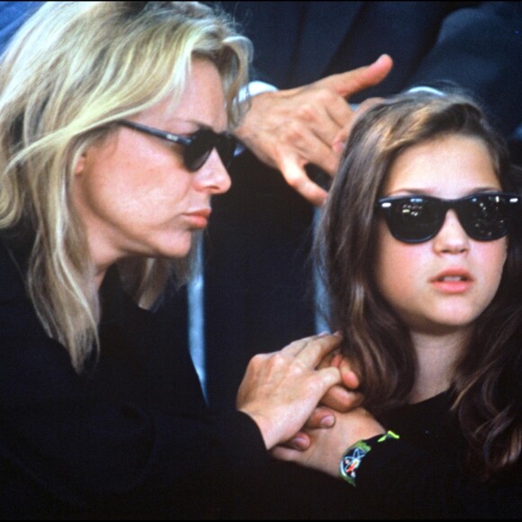 France Gall et sa fille Pauline aux obsèques de Michel Berger, en 1992 à Paris