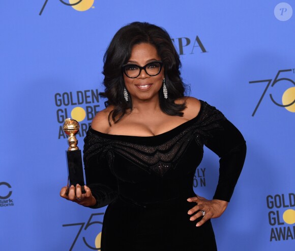 Oprah Winfrey (prix Cecil B. DeMille), portant une robe Atelier Versace - Pressroom - 75ème cérémonie annuelle des Golden Globe Awards au Beverly Hilton Hotel à Los Angeles, le 7 janvier 2018. © Chris Delmas/Bestimage
