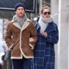 Exclusif - Anne Hathaway et son mari Adam Shulman se baladent en amoureux dans les rues de New York, le 6 décembre 2017