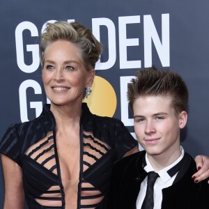 Sharon Stone, portant une robe Vitor Zerbinato, avec son fils Roan Joseph sur le tapis rouge de la 75ème cérémonie des Golden Globe Awards au Beverly Hilton à Los Angeles, le 7 janvier 2018. © Chris Delmas/Bestimage