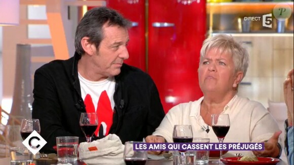 Jean-Luc Reichmann et Mimie Mathy s'expriment sur leurs différences physiques sur le plateau de "C à Vous" (France 5) mercredi 10 janvier 2018.