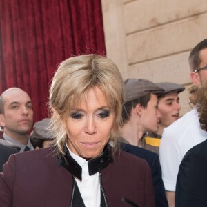Le président Emmanuel Macron et sa femme Brigitte Macron (Trogneux) fêtent l'Épiphanie avec la traditionnelle Galette des rois à L'Elysée le 12 janvier 2018. © Pierre Villard / Pool / Bestimage