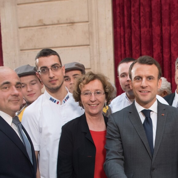 Le président Emmanuel Macron et sa femme Brigitte Macron (Trogneux) fêtent l'Épiphanie avec la traditionnelle Galette des rois à L'Elysée le 12 janvier 2018. © Pierre Villard / Pool / Bestimage
