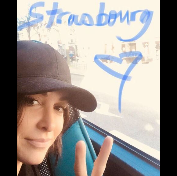Jenifer annonce être arrivée à Strasbourg pour les répétitions du nouveau spectacle des Enfoirés. Instagram, le 15 janvier 2018.