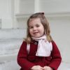 Photographie officielle de la princesse Charlotte de Cambridge, prise par sa mère, la duchesse de Cambridge, au palais de Kensington, juste avant sa rentrée à la crèche Willcocks le 8 janvier 2018.