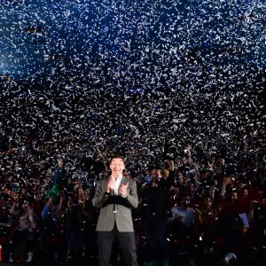 Hugh Jackman fait le show pendant la première de "The Greatest Showman" à Paris, le 17 janvier 2018. © Guirec Coadic/Bestimage