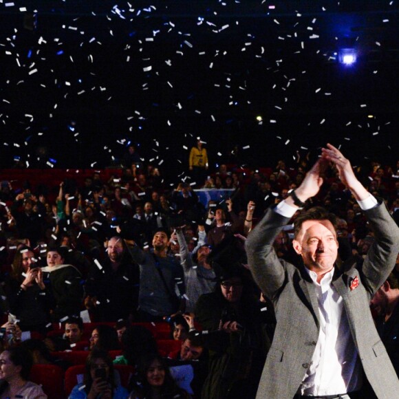 Hugh Jackman fait le show pendant la première de "The Greatest Showman" à Paris, le 17 janvier 2018. © Guirec Coadic/Bestimage