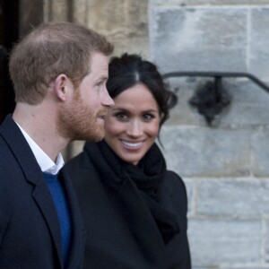 Le prince Harry et sa fiancée Meghan Markle quittent le château de Cardiff le 18 janvier 2018.