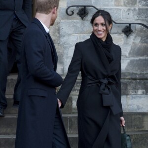 Le prince Harry et sa fiancée Meghan Markle quittent le château de Cardiff le 18 janvier 2018.