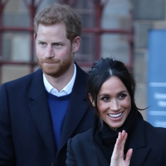 Le prince Harry et sa fiancée Meghan Markle quittent le château de Cardiff le 18 janvier 2018.