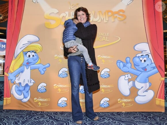 Exclusif - Carole Rousseau et son fils Vittorio à la première du spectacle "Les Schtroumpfs" aux Folies Bergère à Paris, le 20 octobre 2016. © Pierre Perusseau/Bestimage