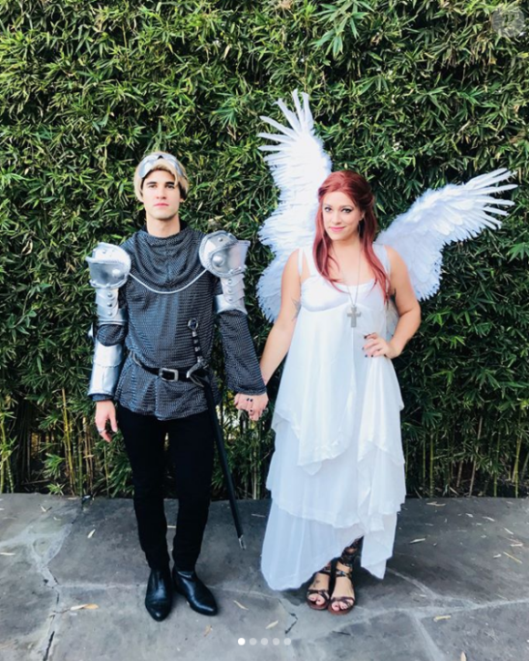 Darren Criss et sa compagne Mia Swier, ici lors d'Halloween 2017, se sont fiancés le 19 janvier 2018. Photo Instagram.