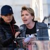 Mila Kunis , Scarlett Johansson - Les célébrités lors des manifestations géantes aux États-Unis pour la 2e "Marche des femmes" anti-Trump à Los Angeles le 20 janvier 2018.  Celebrities at the 2018 Women's March held in Los Angeles on January 20, 201820/01/2018 - Los Angeles