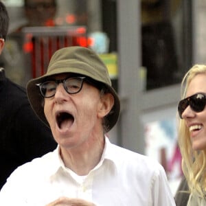 Woody Allen et Scarlett Johansson sur le tournage du film "Vicky Cristina Barcelona" à Oviedo (Espagne) le 3 août 2007 