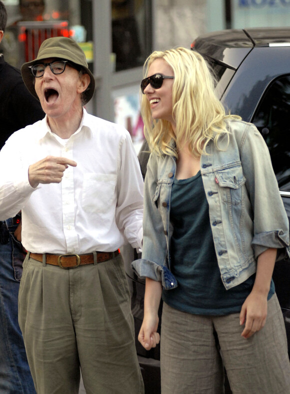 Woody Allen et Scarlett Johansson sur le tournage du film "Vicky Cristina Barcelona" à Oviedo (Espagne) le 3 août 2007 