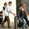 Mark Billingham (à gauche) avec Angelina Jolie, Brad Pitt et leurs enfants à Chicago en août 2007 