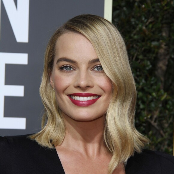 Margot Robbie sur le tapis rouge de la 75ème cérémonie des Golden Globe Awards au Beverly Hilton à Los Angeles, le 7 janvier 2018.