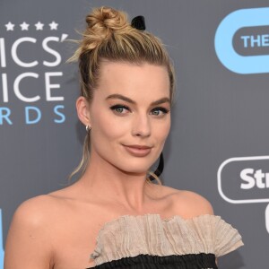 Margot Robbie lors des "23ème Critics Choice Awards" au Barker Hangar à Los Angeles, le 11 janvier 2018. © Chris Delmas/Bestimage