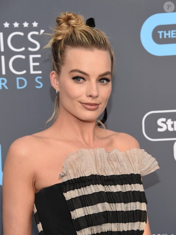 Margot Robbie lors des "23ème Critics Choice Awards" au Barker Hangar à Los Angeles, le 11 janvier 2018. © Chris Delmas/Bestimage