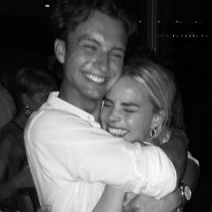 Margot Robbie avec son frère Cameron célébrant sa nomination à l'Oscar de la meilleure actrice pour sa performance dans "Moi Tonya", photo publiée le 23 janvier 2018