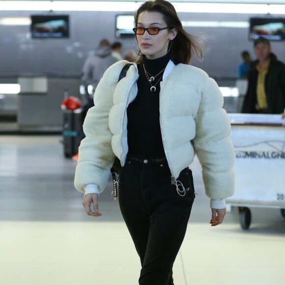 Bella Hadid à l'aéroport de JFK à New York, le 25 janvier 2018.