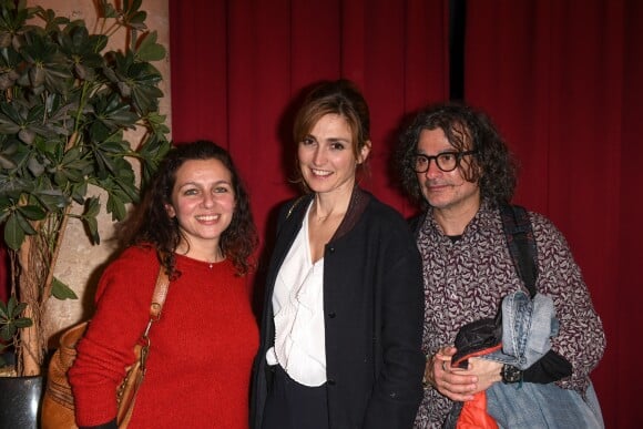 Julie Gayet, la scénariste Joelle Touma et le réalisateur Ziad DoueiriJulie Gayet avec son père Brice Gayet lors de l'avant-première de L'Insulte à Paris le 25 janvier 2018