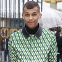 Stromae cheveux mi-longs et lisses : Son nouveau look surprenant !