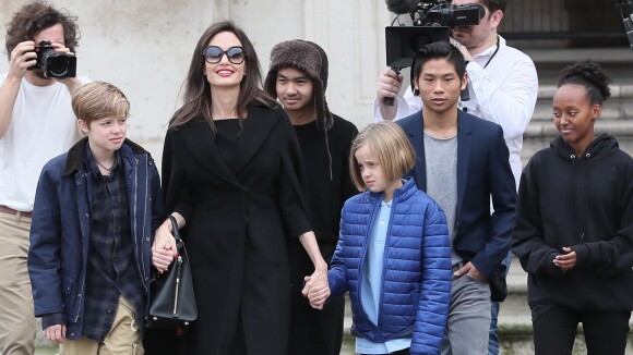 Angelina Jolie : Virée culturelle au Louvre avec ses six (grands !) enfants