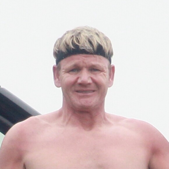 Exclusif - Le chef Gordon Ramsay passe sa combinaison de cycliste pour son entrainement à Malibu le 29 juillet 2015. © CPA/BESTIMAGE
