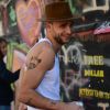 Bastien Grimal, ex-candidat de "Secret Story 10", lors d'un atelier street-art avec Daniel Siboni à Florentine, le quartier des artistes. © Myriam Cohen
