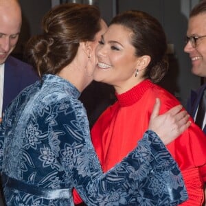 La duchesse Catherine de Cambridge, enceinte et en robe Erdem, et le prince William prenaient part le 31 janvier 2018 à un gala culturel en compagnie de la princesse Victoria et du prince Daniel de Suède à la galerie Fotografiska à Stockholm.