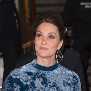 La duchesse Catherine de Cambridge, enceinte et en robe Erdem, et le prince William prenaient part le 31 janvier 2018 à un gala culturel en compagnie de la princesse Victoria et du prince Daniel de Suède à la galerie Fotografiska à Stockholm.