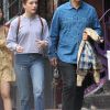 Michael Sheen se balade avec sa fille Lily Mo Sheen dans les rues de New York, le 8 octobre 2017