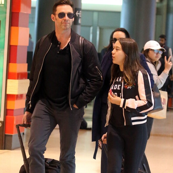 Exclusif - Hugh Jackman arrive avec sa femme Debbie-Lee Furness et leurs enfants Ava et Oscar à l'aéroport de Sydney Australie le 25 juillet 2017 en provenance de Melbourne