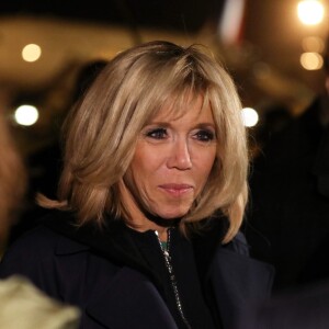 La Première Dame Brigitte Macron (Trogneux) - Le président de la République française et sa femme la Première Dame sont accueillis par le président sénégalais et sa femme la Première Dame à l'aéroport international Léopold-Sédar-Senghor à Dakar, Sénégal, le 1er février 2018. © Dominique Jacovides/Bestimage