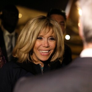 La Première Dame Brigitte Macron (Trogneux) - Le président de la République française et sa femme la Première Dame sont accueillis par le président sénégalais et sa femme la Première Dame à l'aéroport international Léopold-Sédar-Senghor à Dakar, Sénégal, le 1er février 2018. © Dominique Jacovides/Bestimage