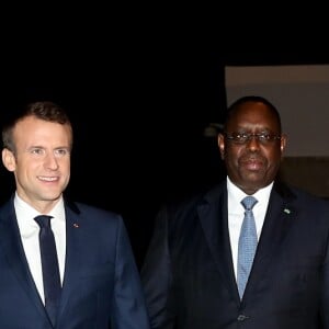 Le président de la République Emmanuel Macron, sa femme la Première Dame Brigitte Macron (Trogneux), le président sénégalais Macky Sall et sa femme la Première Dame Marieme Faye Sall - Le président de la République française et sa femme la Première Dame sont accueillis par le président sénégalais et sa femme la Première Dame à l'aéroport international Léopold-Sédar-Senghor à Dakar, Sénégal, le 1er février 2018. © Dominique Jacovides/Bestimage