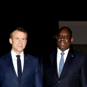 Le président de la République Emmanuel Macron, sa femme la Première Dame Brigitte Macron (Trogneux), le président sénégalais Macky Sall et sa femme la Première Dame Marieme Faye Sall - Le président de la République française et sa femme la Première Dame sont accueillis par le président sénégalais et sa femme la Première Dame à l'aéroport international Léopold-Sédar-Senghor à Dakar, Sénégal, le 1er février 2018. © Dominique Jacovides/Bestimage