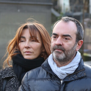 Bruno Solo et sa femme Véronique - Obsèques de Jean-Louis Foulquier au cimetiere de Montmartre a Paris. Le 14 decembre 2013.