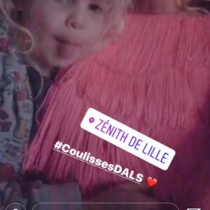 Elodie Gossuin et sa fille Joséphine dans les coulisses de la tournée "Danse avec les stars". LE 3 février 2018.