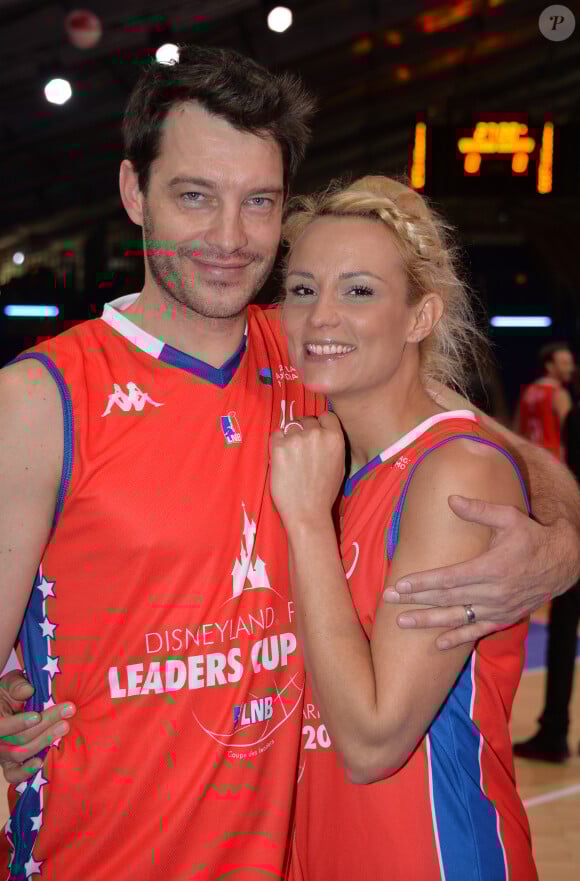 Semi-Exclusif - Elodie Gossuin et son mari Bertrand Lacherie - Match des célébrités (défi AG2R La Mondiale) au profit de l'association "Petits Princes" dans le cadre de la Disneyland Paris Leaders Cup LNB, compétition de basket qui réunit les 8 meilleures équipes de PRO A à la Disney Events Arena, le 20 février 2016. © Veeren/Bestimage