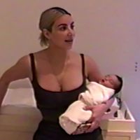 Kim Kardashian et Kanye West : Le visage de leur petite Chicago révélé en vidéo