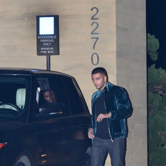 Kourtney Kardashian et son compagnon Younes Bendjima sont allés diner en amoureux au restaurant Nobu à Malibu, le 5 février 2018  Kourtney Kardashian and boyfriend Younes Bendjima exit dinner at Nobu. The pair met up Kendall Jenner for dinner at the beachside hotspot a day after sister Kylie announced the birth of her daughter. 5th february 201805/02/2018 - Los Angeles
