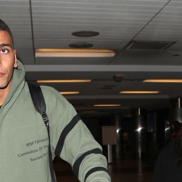 Kourtney Kardashian et son compagnon Younes Bendjima arrivent à l'aéroport de LAX à Los Angeles en provenance de Mexico, le 23 janvier 2018  Reality star Kourtney Kardashian and boyfriend Younes Bendjima arriving on a flight at LAX airport in Los Angeles. The pair were returning from a romantic getaway to Mexico where they spent the weekend together. 23rd january 201823/01/2018 - Los Angeles