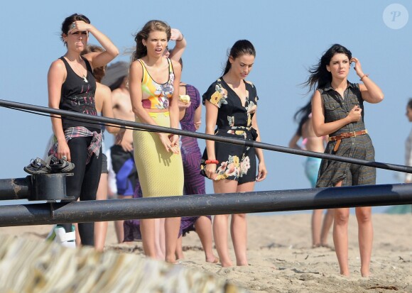 Jessica Stroup, AnnaLynne McCord, Jessica Lowndes et Shenae Grimes sur le tournage de la série 90210 à Huntington Beach le 8 août 2012